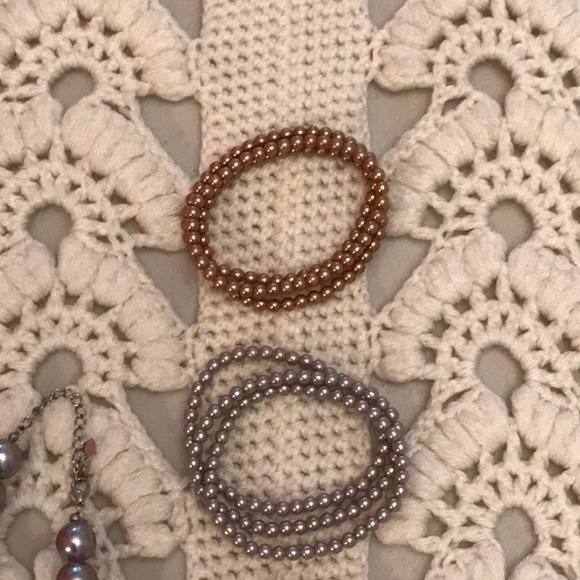 Faux Pearl Necklace & Bracelet Set - Picture 4 of 6